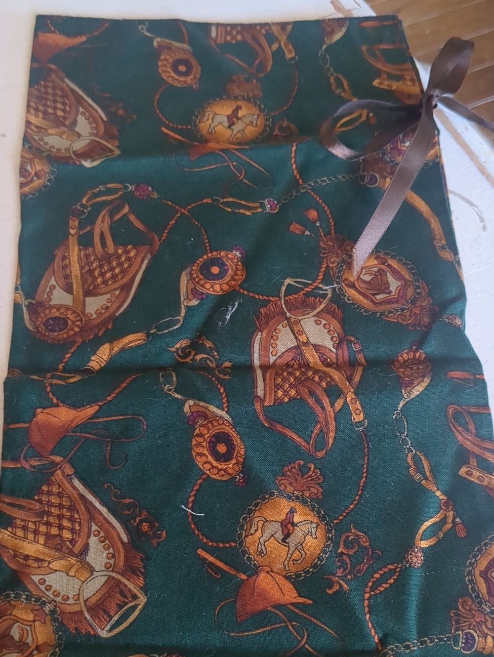 Green Equestrian-Print Tie Wine Bag